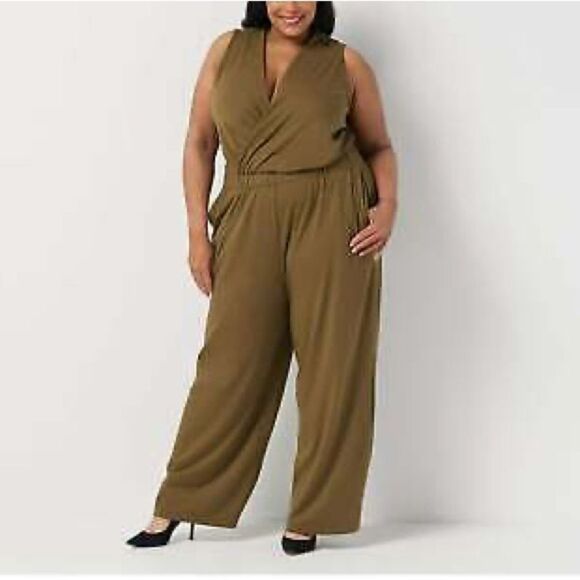 All Worthy Hunter McGrady Petite Sleeveless Jumpsuit - Picture 1 of 4